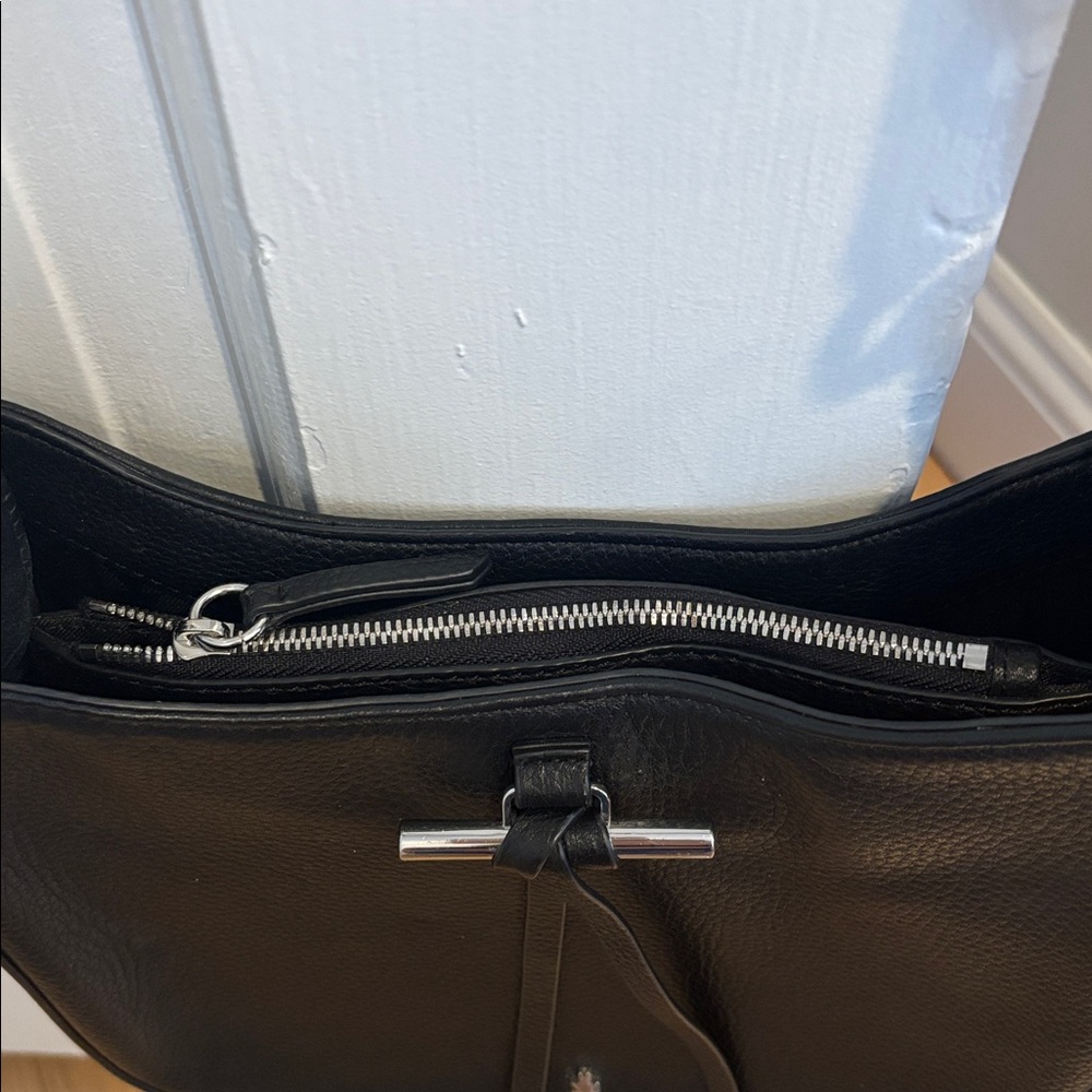 Chic Black Leather Bag with Silver Accents - Picture 3 of 5